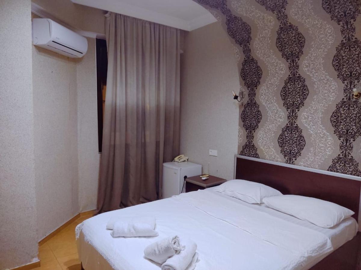 Golden Fish Hotel Batumi Exterior foto