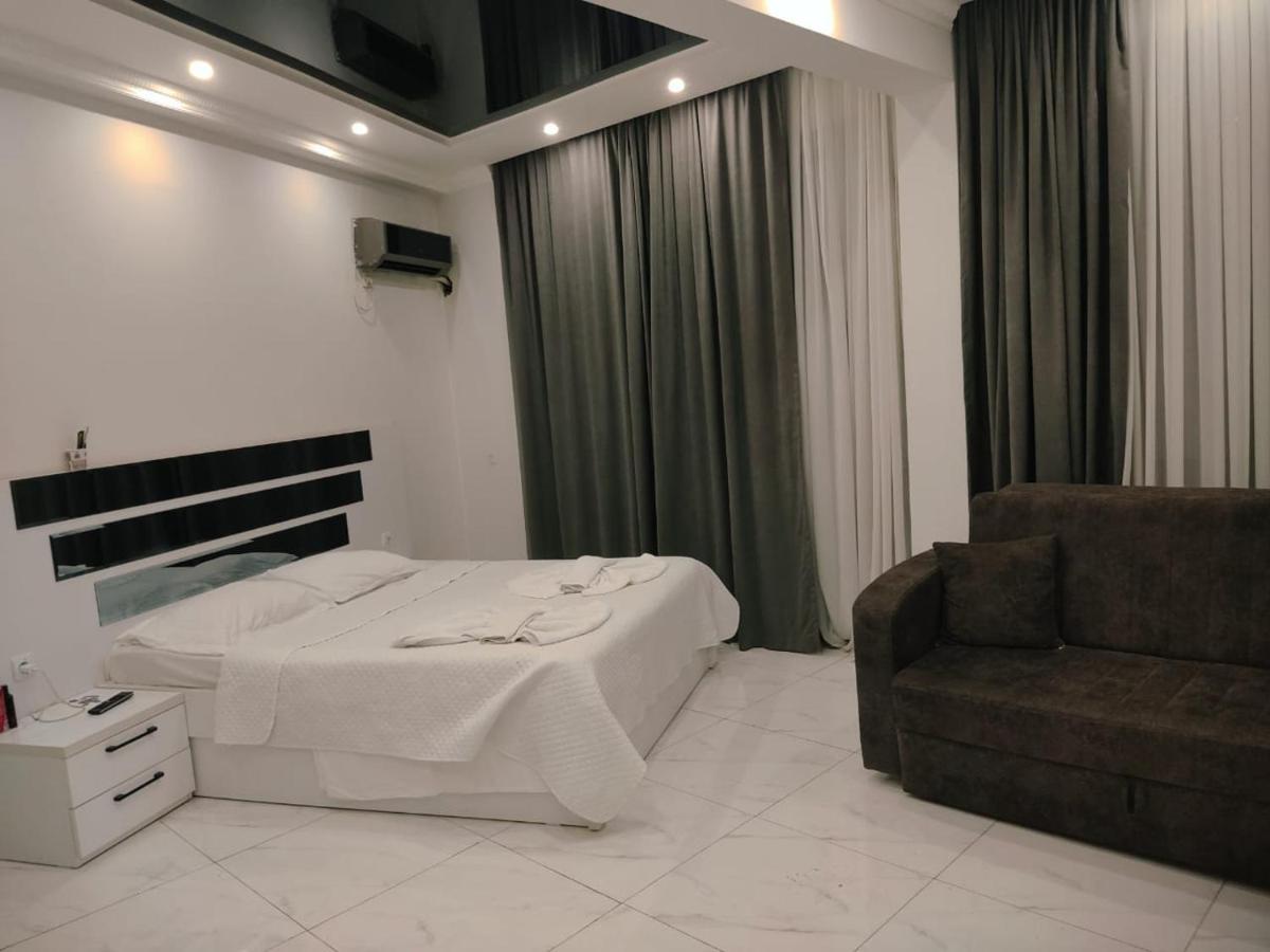 Golden Fish Hotel Batumi Exterior foto
